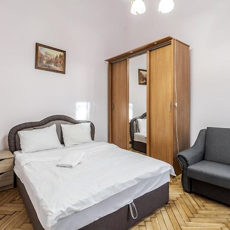 Striltsiv Apartment ลวีฟ ภายนอก รูปภาพ
