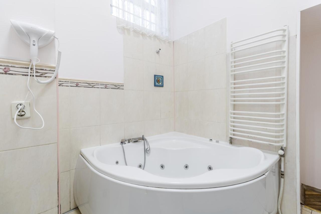 Striltsiv Apartment ลวีฟ ภายนอก รูปภาพ