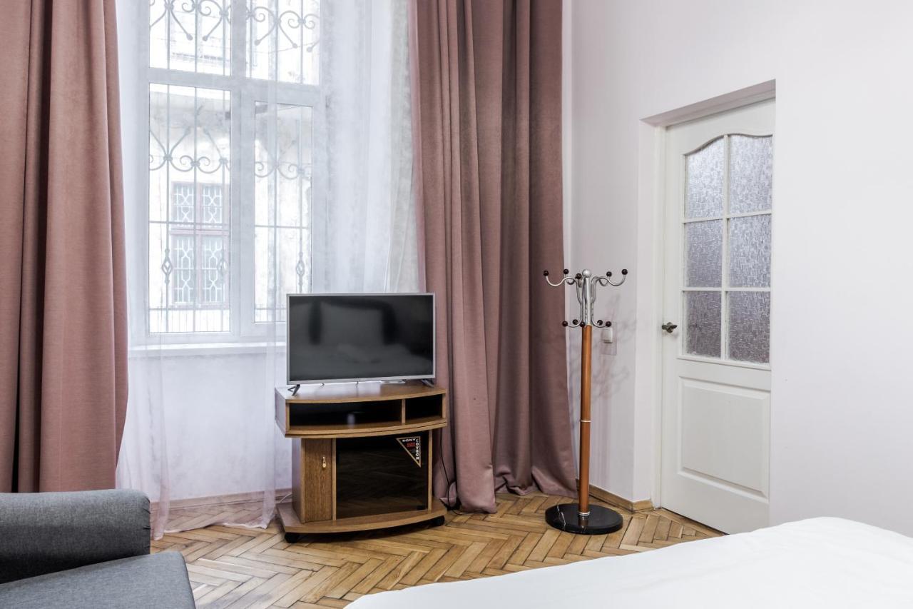 Striltsiv Apartment ลวีฟ ภายนอก รูปภาพ